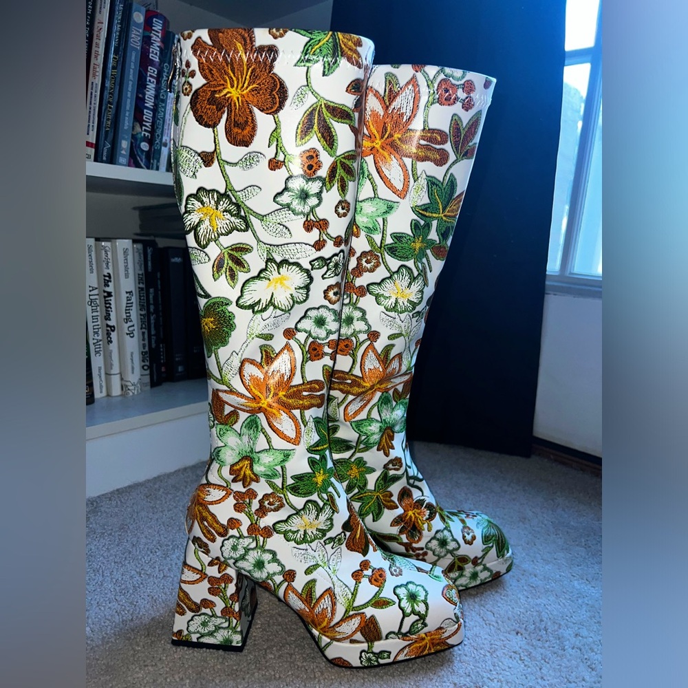 Women’s Go-Go Boots (WORN ONCE)
